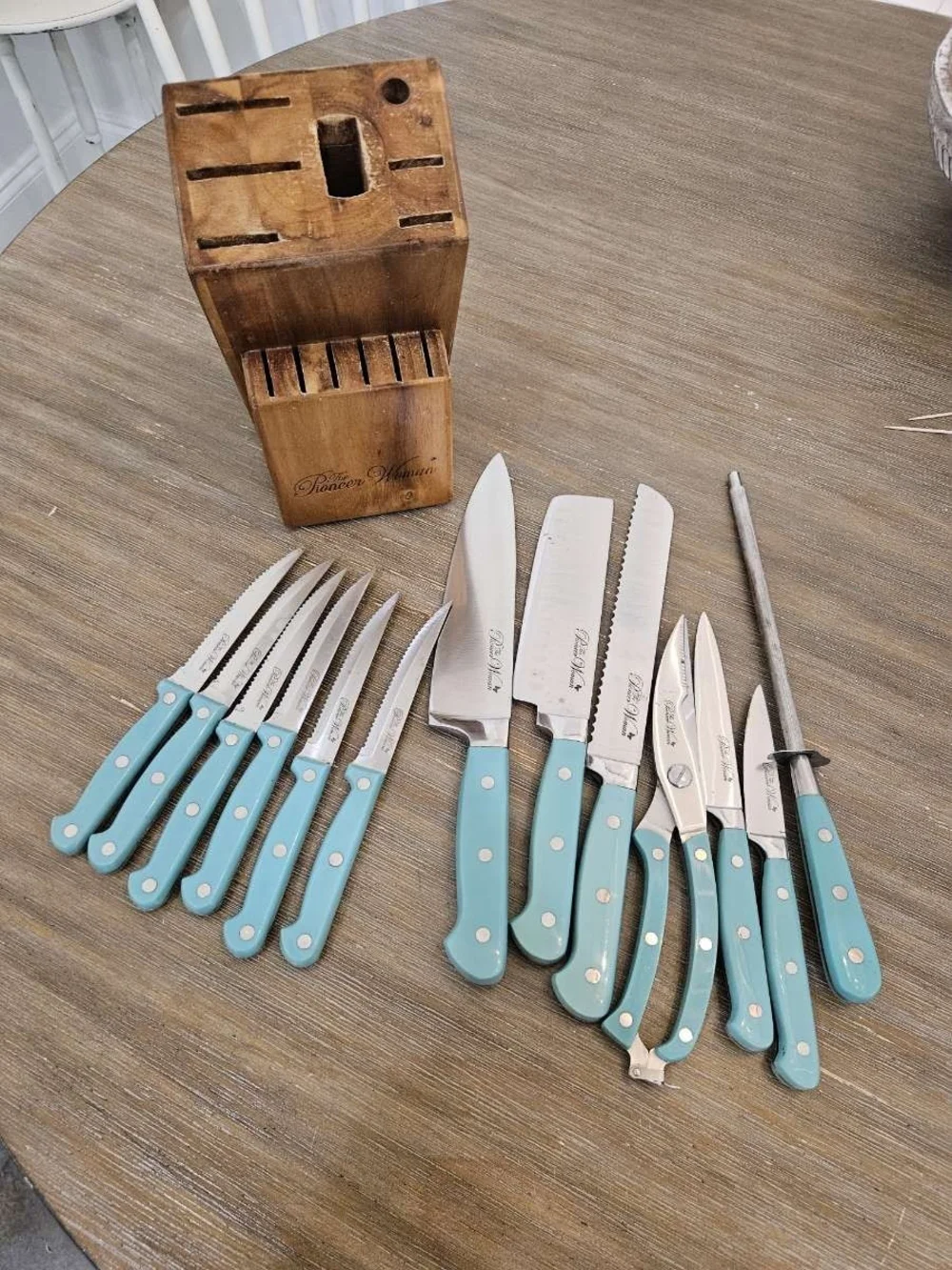 The Pioneer Woman Signature 14-Piece Stainless Steel Teal Knife Block Set